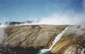 agua_caliente_al_rio_yellowstone